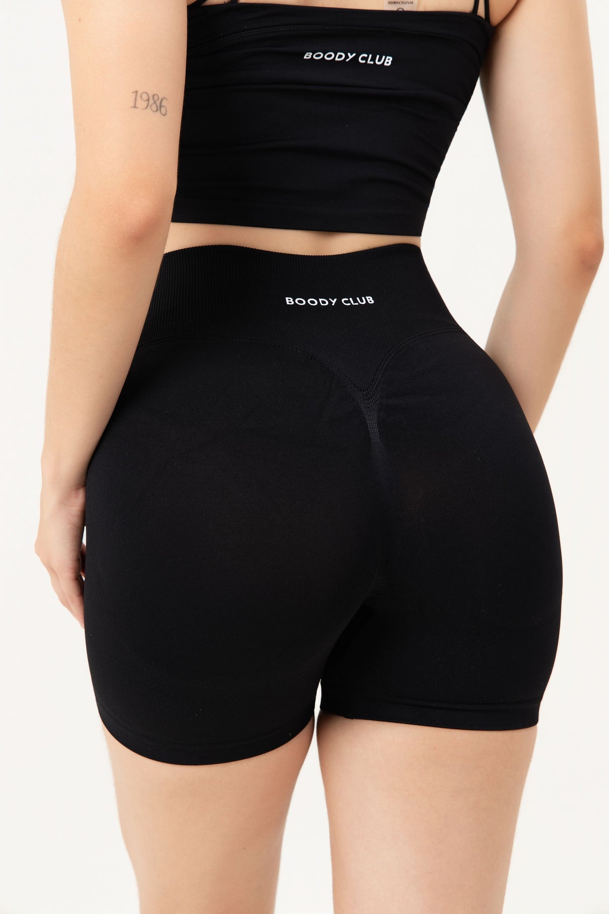Short Arc | preto