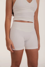 short fitness seamless alta compressão, estilo gringo ,  activewear,
lifting, empina bumbum na cor branco
